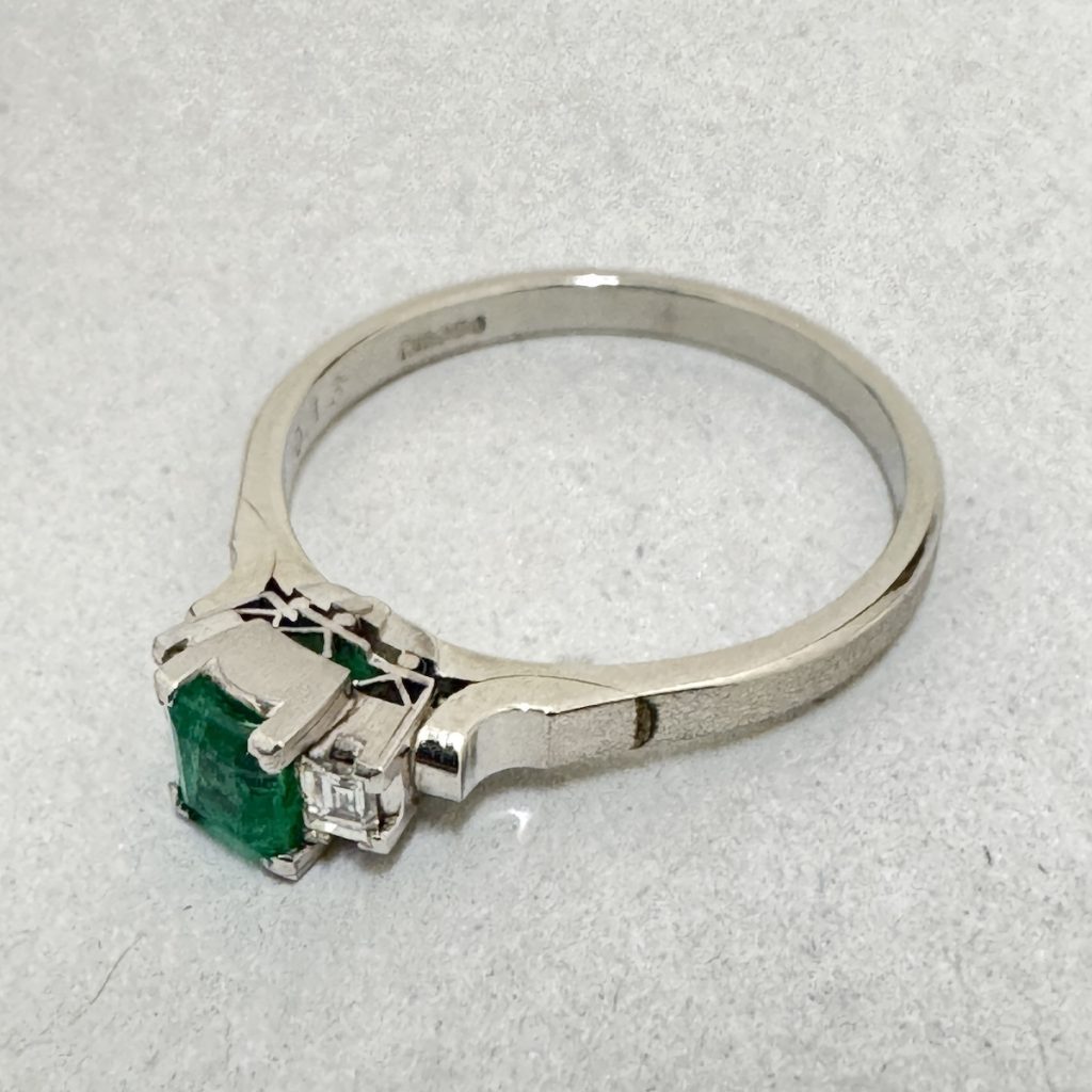 Pt900 / リング / エメラルド / 宝石 / プラチナ画像